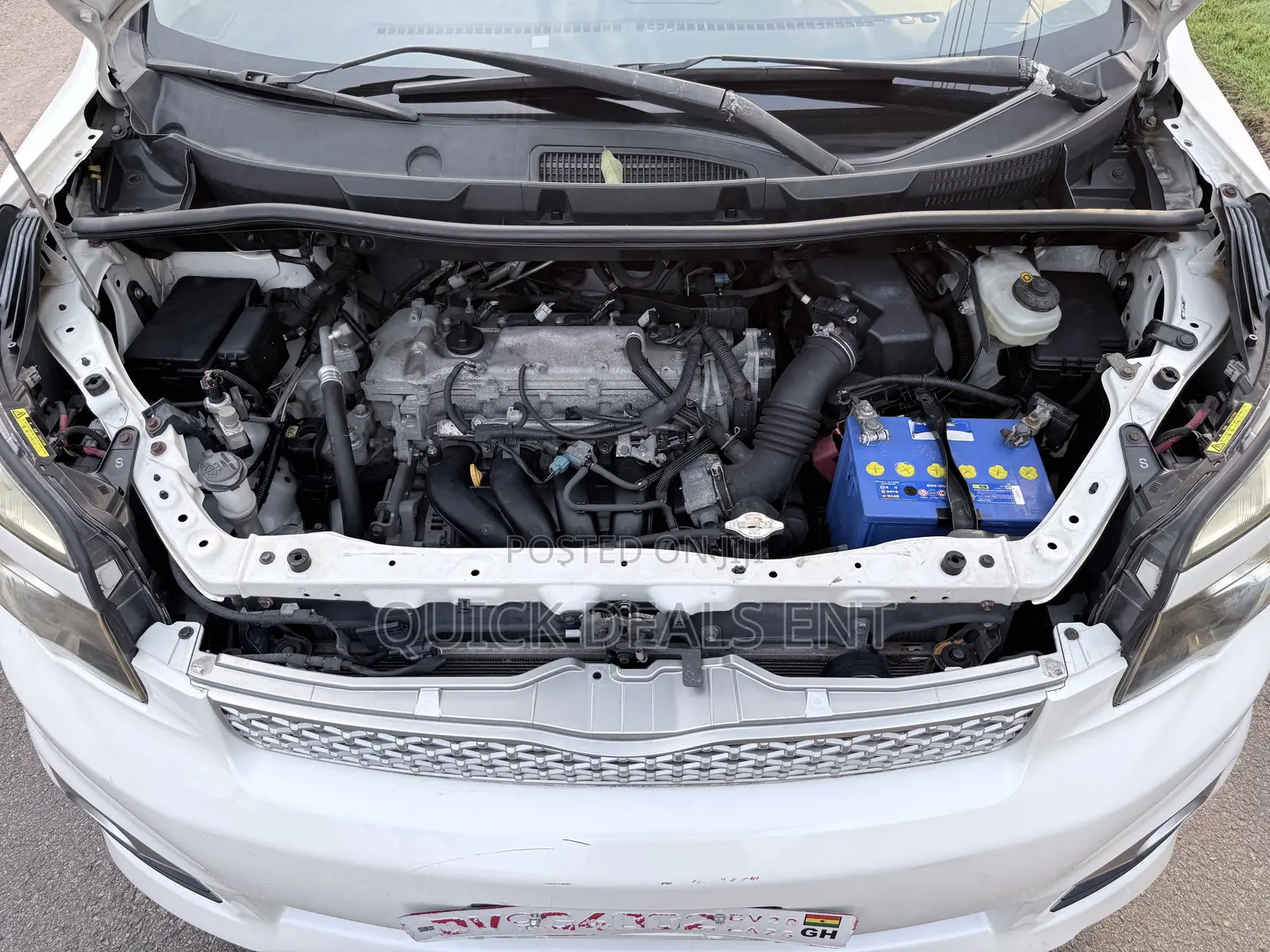 Toyota Voxy V 4WD 8-Seater 2011 White