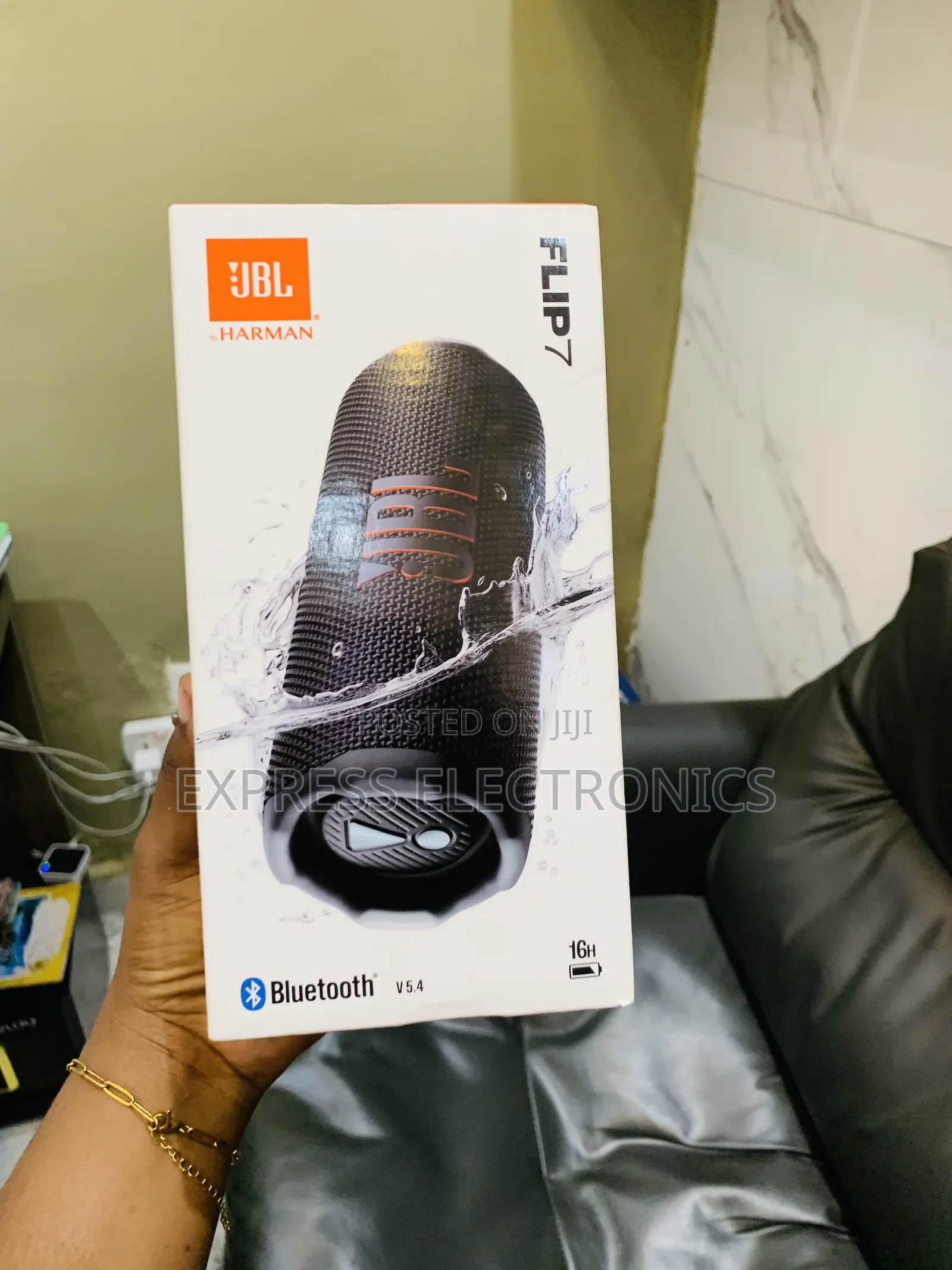 Lovely New JBL Flip 7 | Portable Waterproof and Drop-Proof Speaker