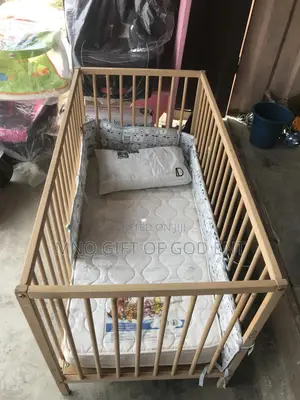 Adjustable Baby’S Wooden Cot From U.S.