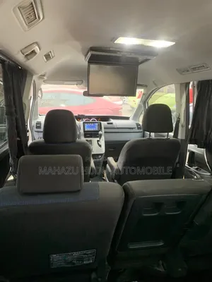 Toyota Voxy ZS 4WD 8-Seater 2011 White