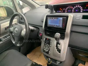 Toyota Voxy ZS 4WD 8-Seater 2011 White