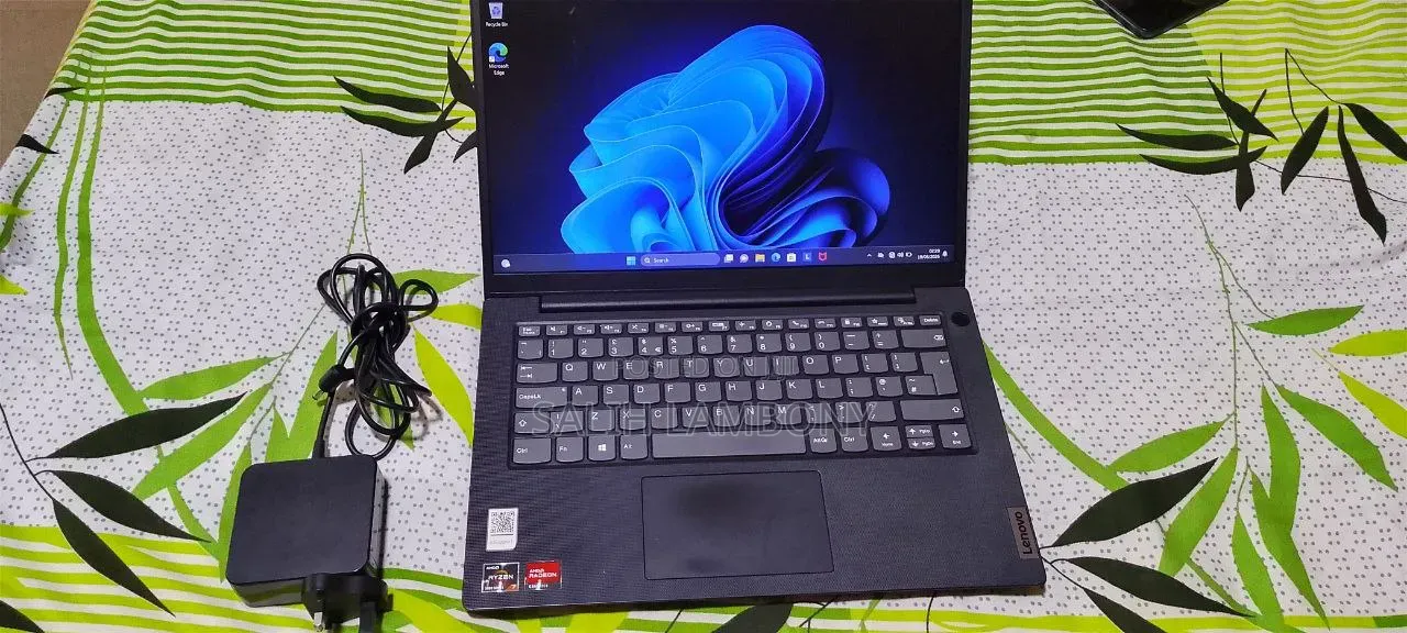 Laptop Lenovo Ideapad V14 IGL 8GB AMD Ryzen 7 HDD 500GB