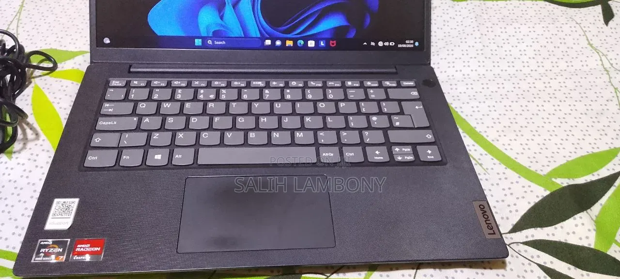 Laptop Lenovo Ideapad V14 IGL 8GB AMD Ryzen 7 HDD 500GB
