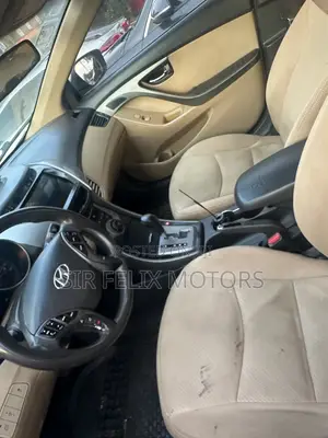 Hyundai Elantra GLS Sedan FWD (1.8L 4cyl 6A) 2013 Green