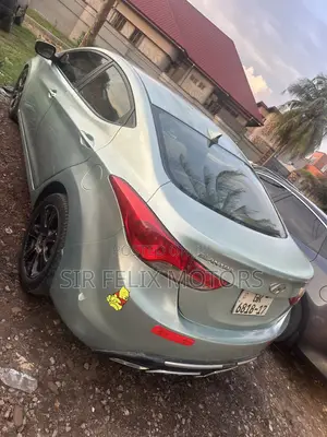 Hyundai Elantra GLS Sedan FWD (1.8L 4cyl 6A) 2013 Green