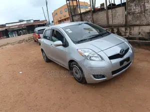 Toyota Vitz 2010 Silver