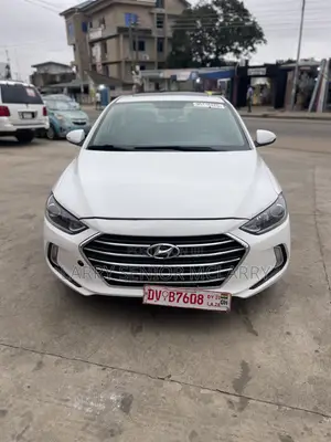 Hyundai Elantra Limited Sedan FWD (2.0L 4cyl 6A) 2017 White