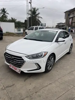 Hyundai Elantra Limited Sedan FWD (2.0L 4cyl 6A) 2017 White