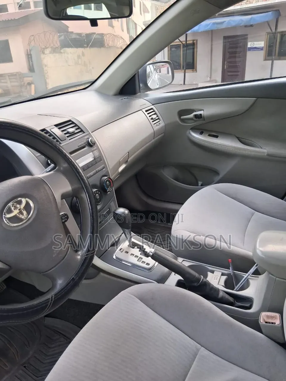 Toyota Corolla 2010 Silver