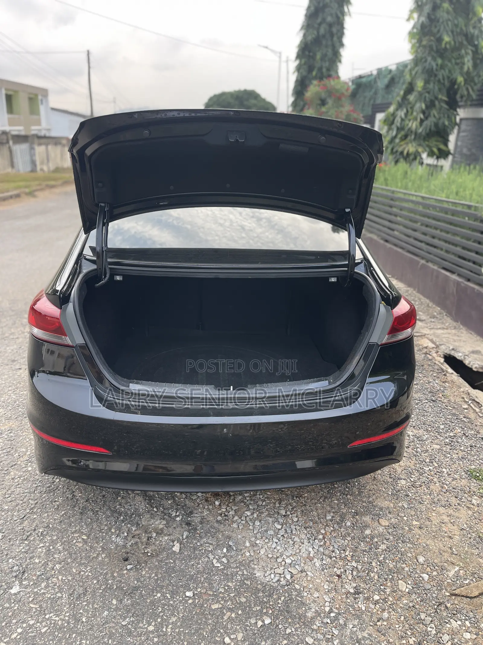 Hyundai Elantra Limited Sedan FWD (2.0L 4cyl 6A) 2017 Black