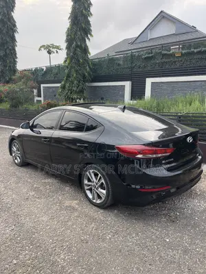 Hyundai Elantra Limited Sedan FWD (2.0L 4cyl 6A) 2017 Black