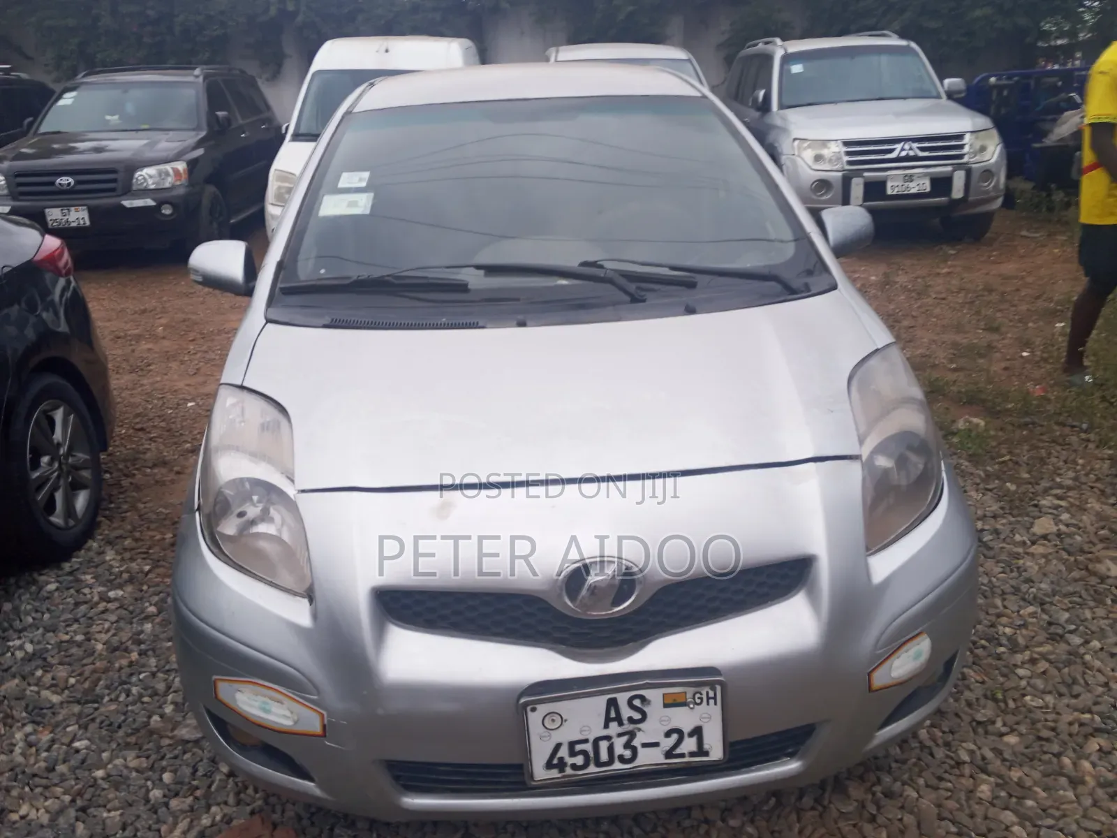 Toyota Vitz 2010 Silver