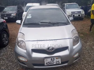 Toyota Vitz 2010 Silver