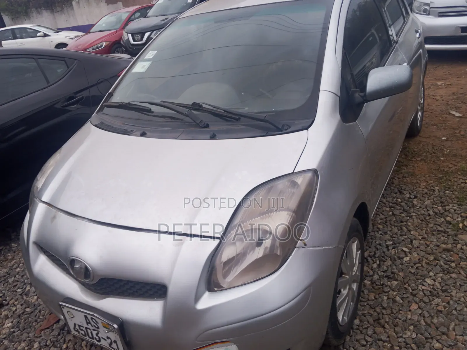 Toyota Vitz 2010 Silver