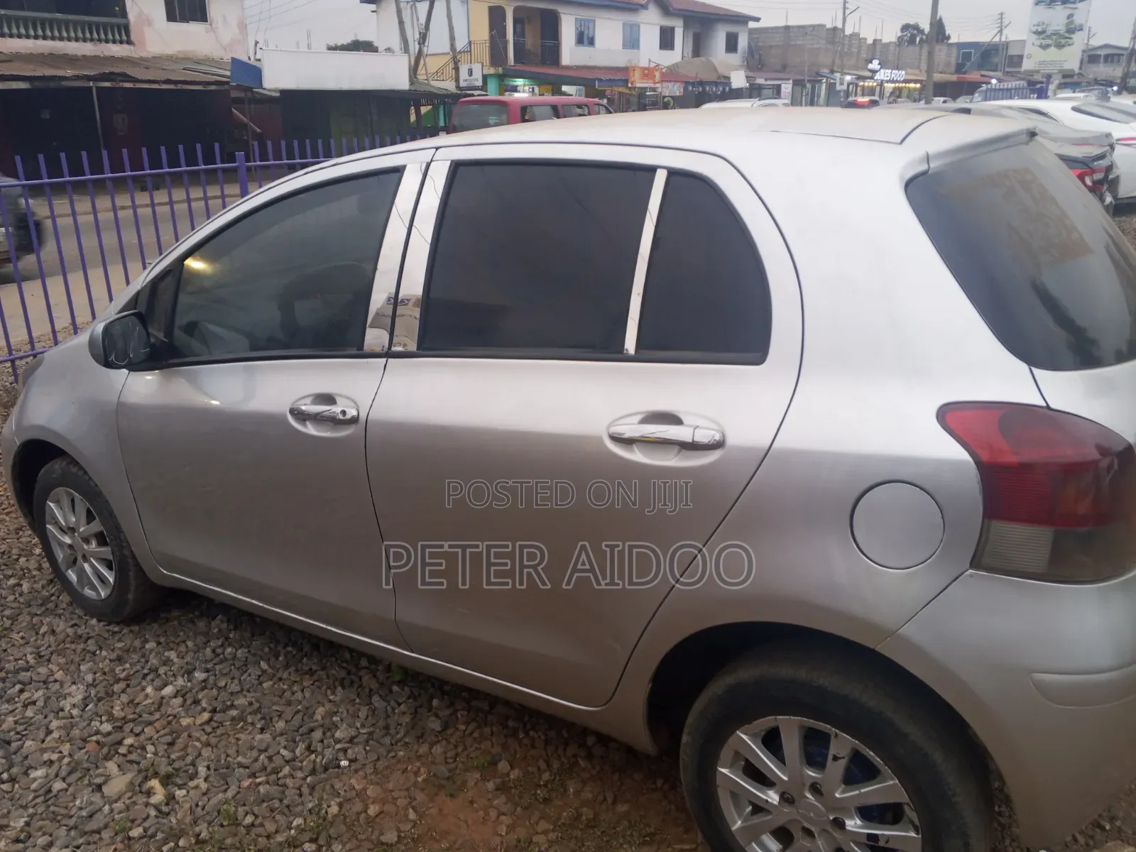 Toyota Vitz 2010 Silver