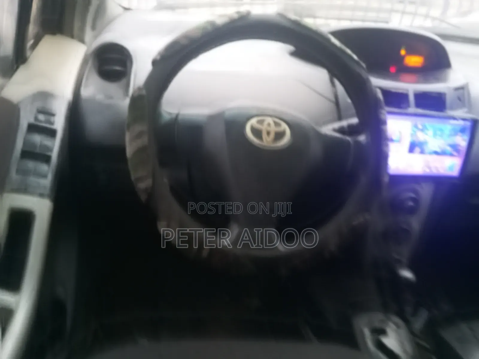 Toyota Vitz 2010 Silver