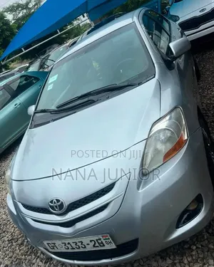 Toyota Yaris 2010 Silver