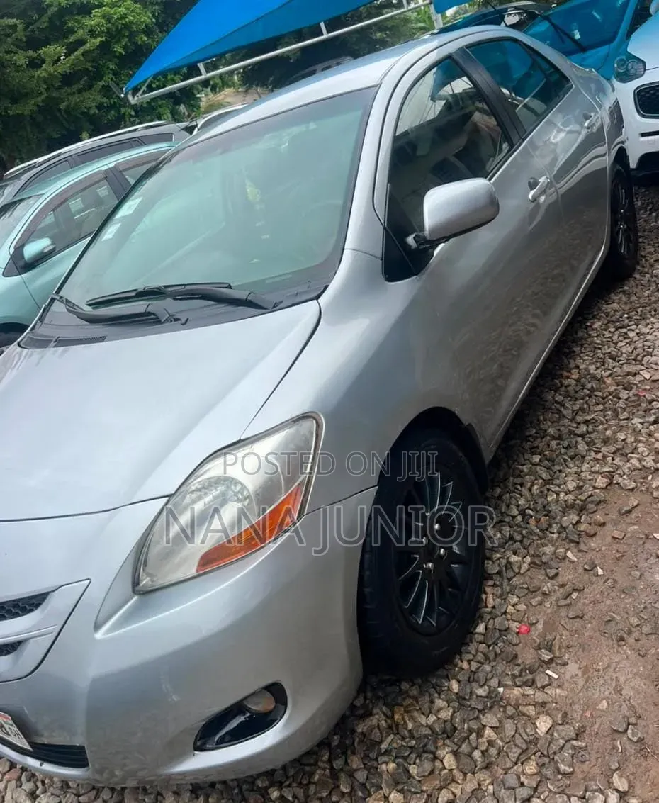 Toyota Yaris 2010 Silver