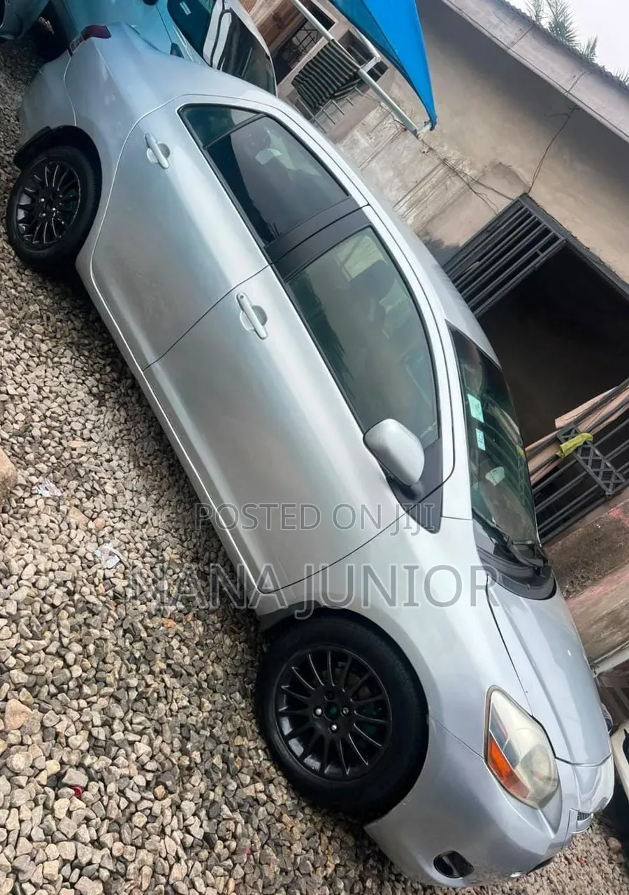 Toyota Yaris 2010 Silver