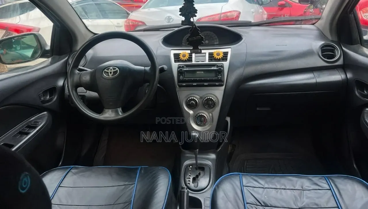 Toyota Yaris 2010 Silver