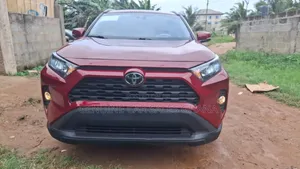Toyota RAV4 XLE 2021 Red
