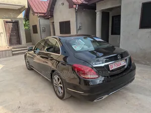 Mercedes-Benz C300 2018 Black