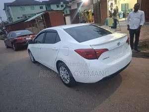 Toyota Corolla 2018 White