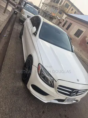 Mercedes-Benz C300 Luxury 4matic Sedan AWD (2.0L 4cyl 7A) 2017 White