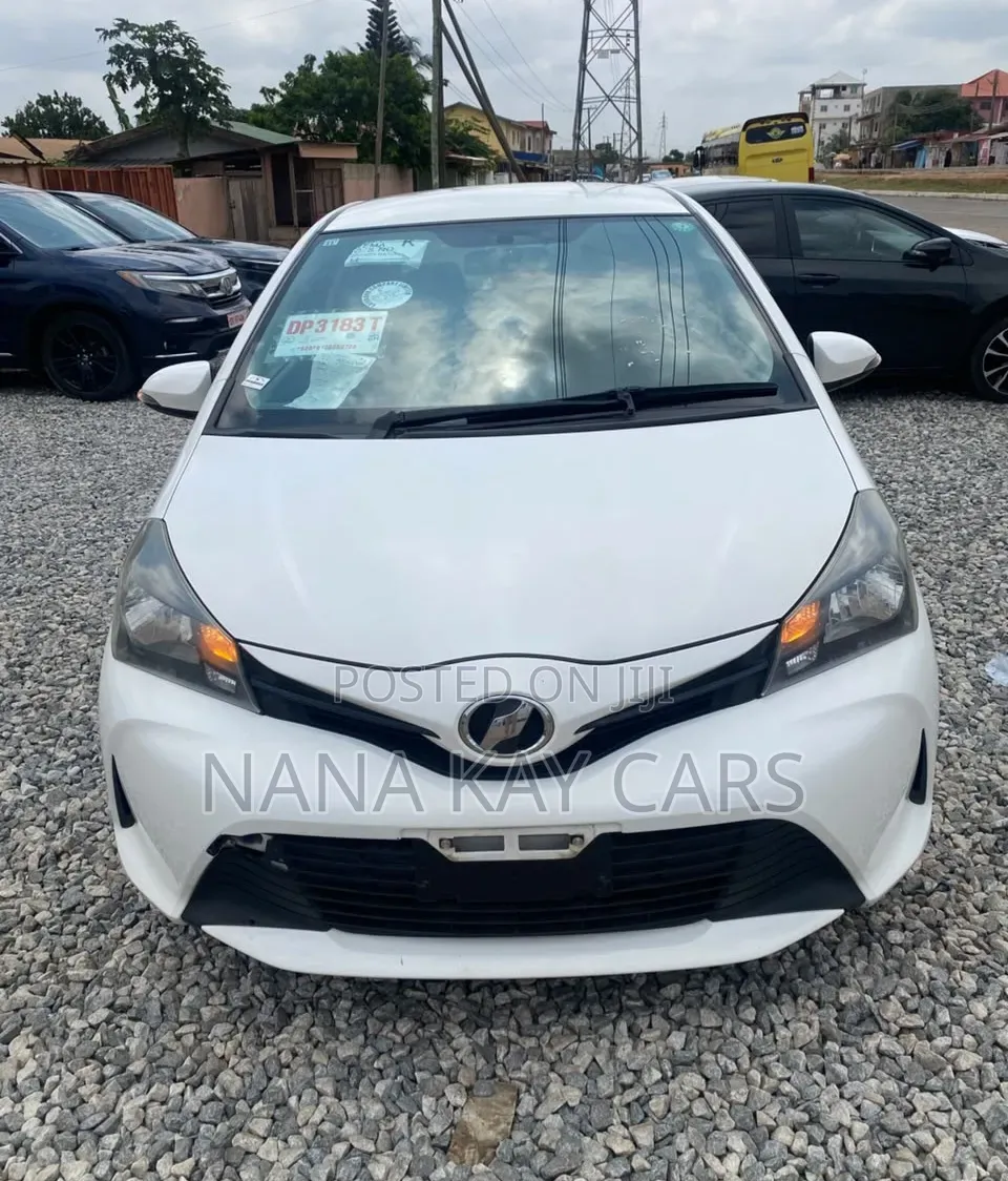 Toyota Vitz 2015 White