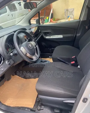 Toyota Vitz 2015 White