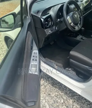 Toyota Vitz 2015 White