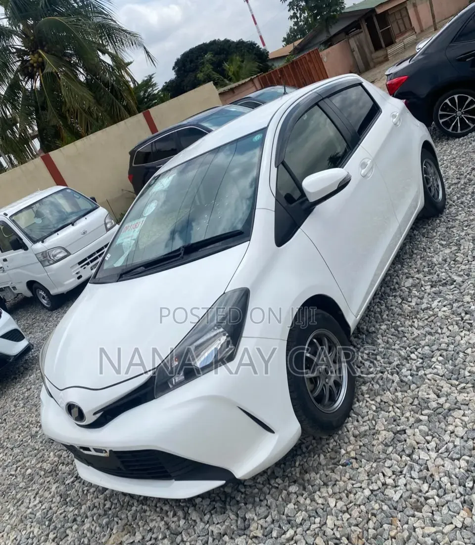 Toyota Vitz 2015 White