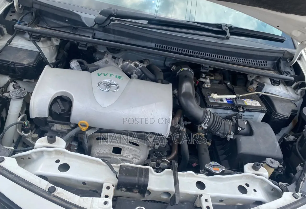 Toyota Vitz 2015 White