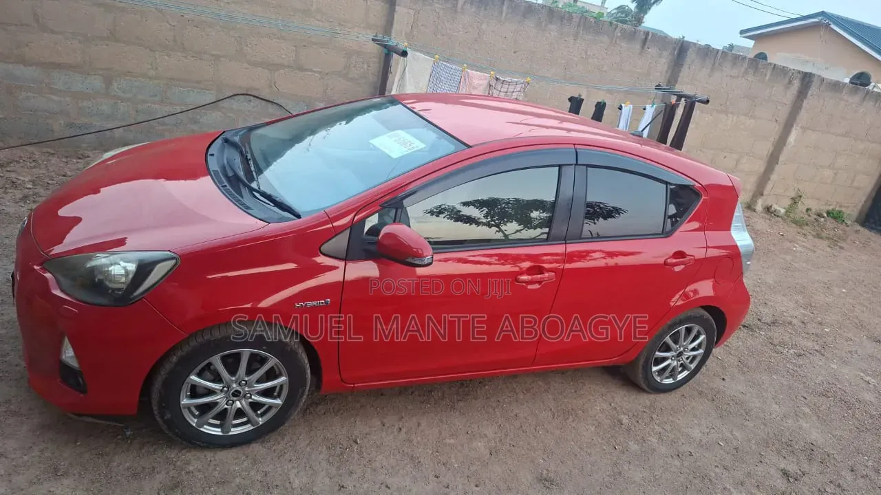 Toyota Aqua 2013 Red