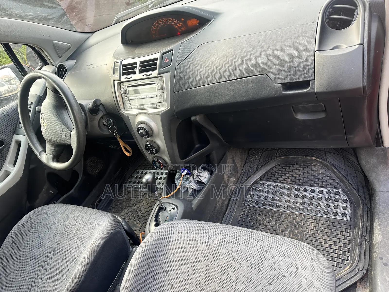 Toyota Vitz 2010 Red