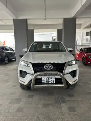 Toyota Fortuner 2.4 D AWD 2024 White