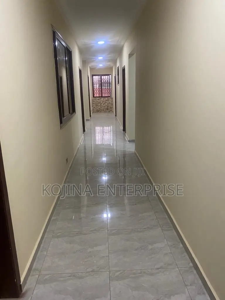 3bdrm Apartment in Atonsu Esreso, Kumasi Metropolitan for rent