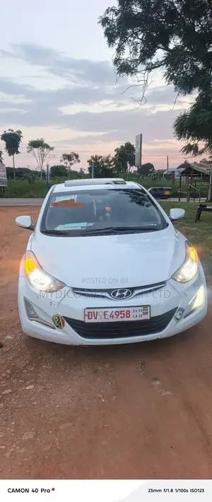 Hyundai Elantra SE 4dr Sedan (1.8L 4cyl 6A) 2015 White