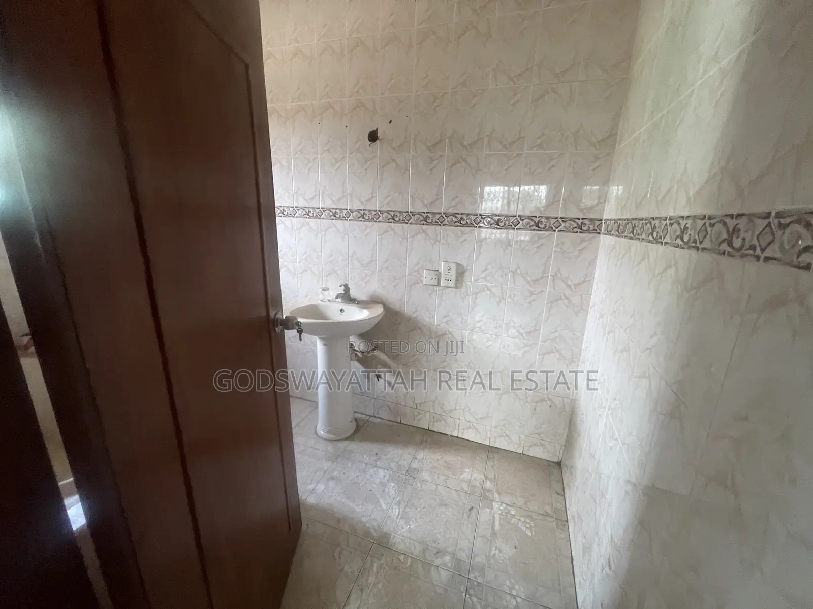 5bdrm Apartment in East Legon, Adjiriganor for rent