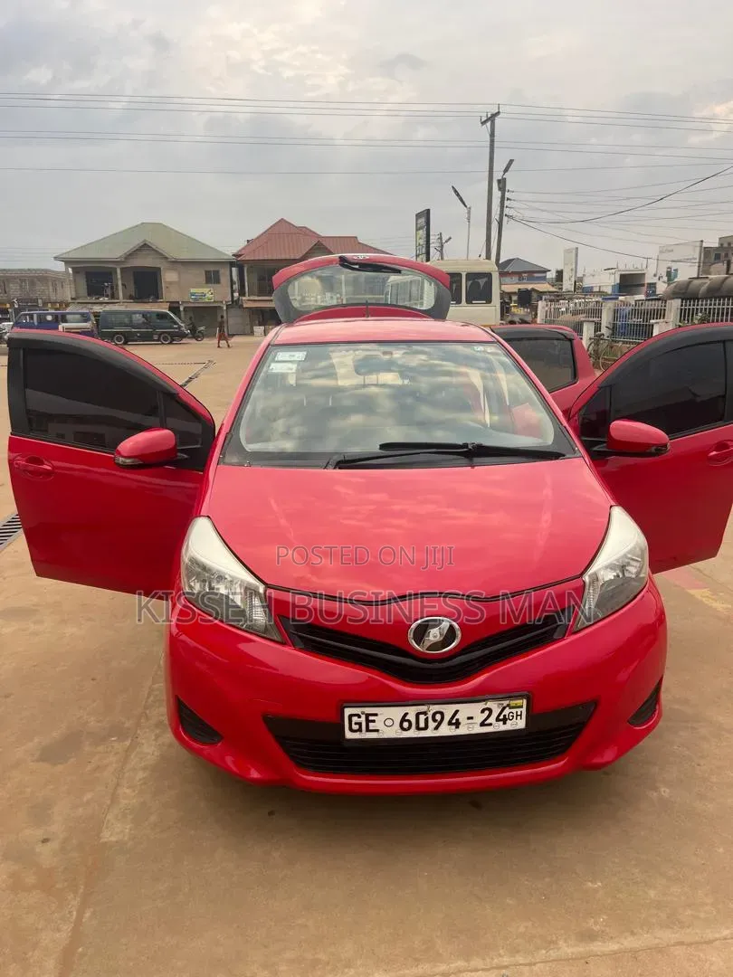 Toyota Vitz 2013 Red