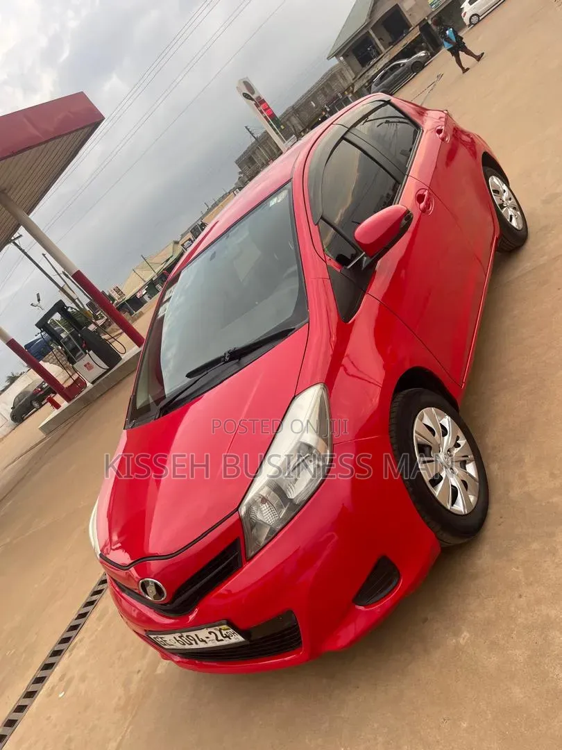 Toyota Vitz 2013 Red