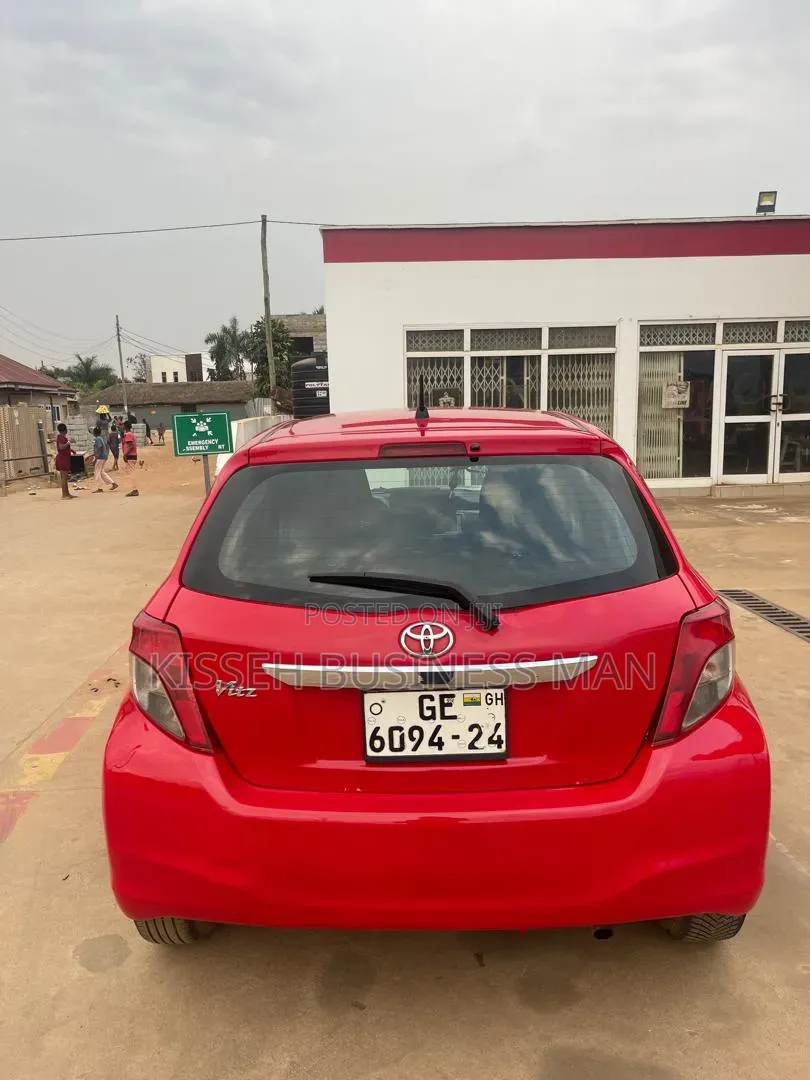 Toyota Vitz 2013 Red