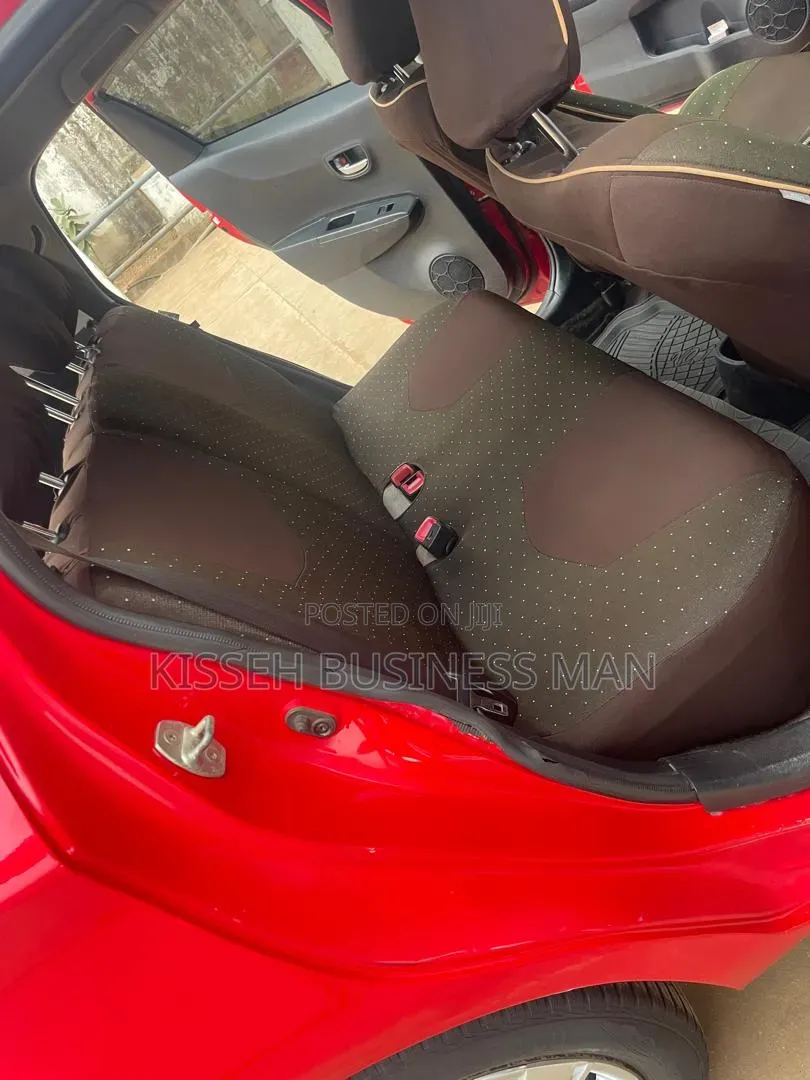 Toyota Vitz 2013 Red