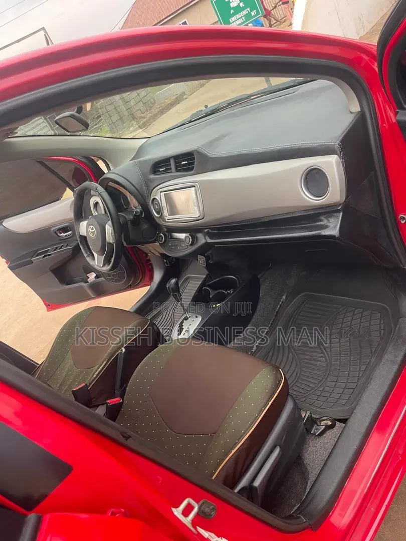 Toyota Vitz 2013 Red