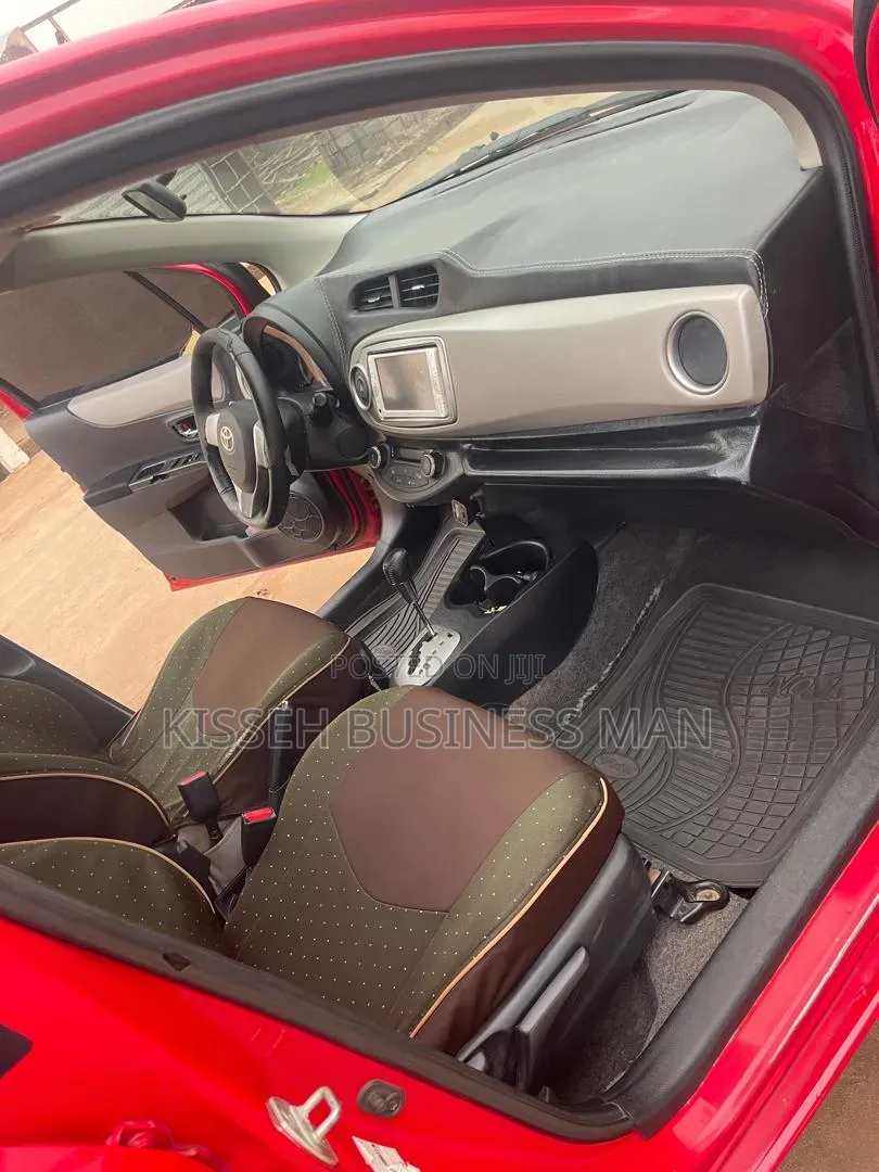 Toyota Vitz 2013 Red