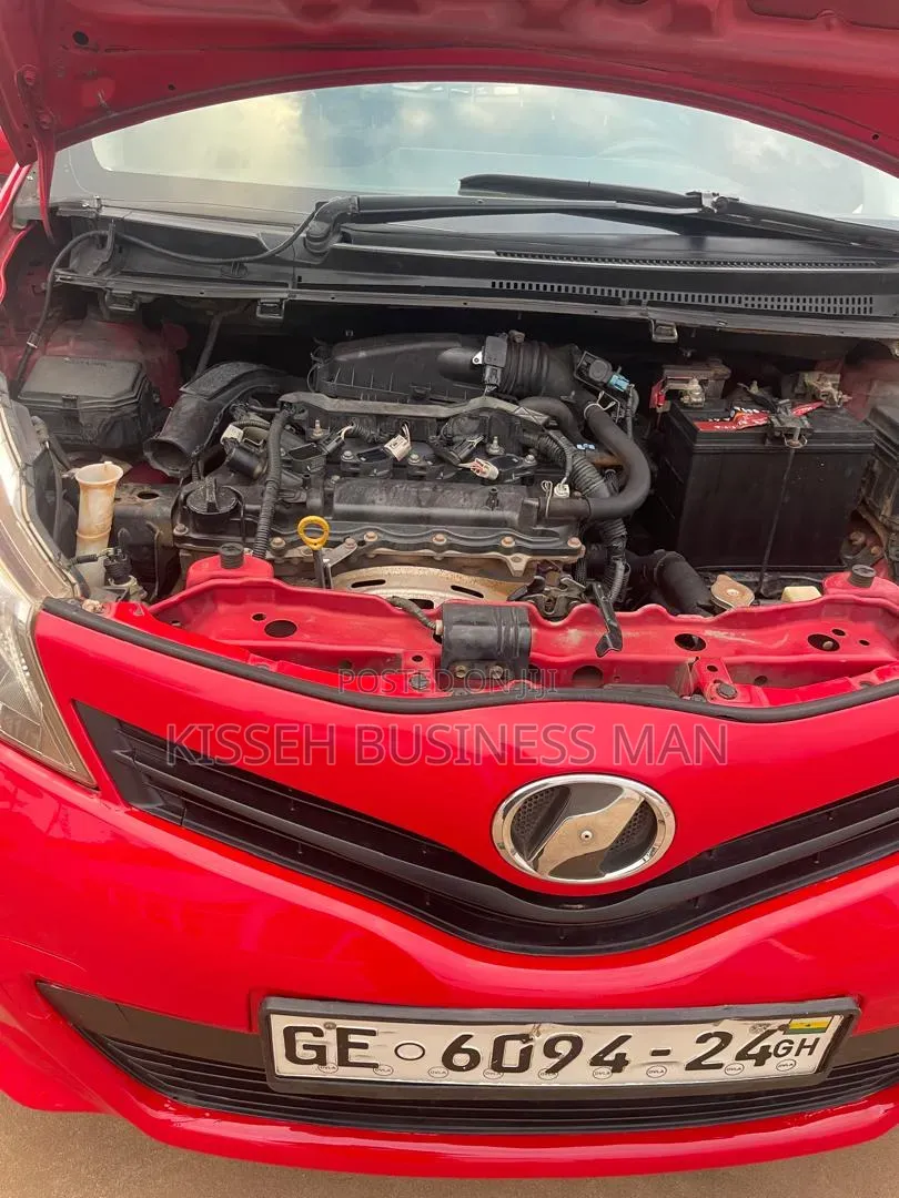 Toyota Vitz 2013 Red