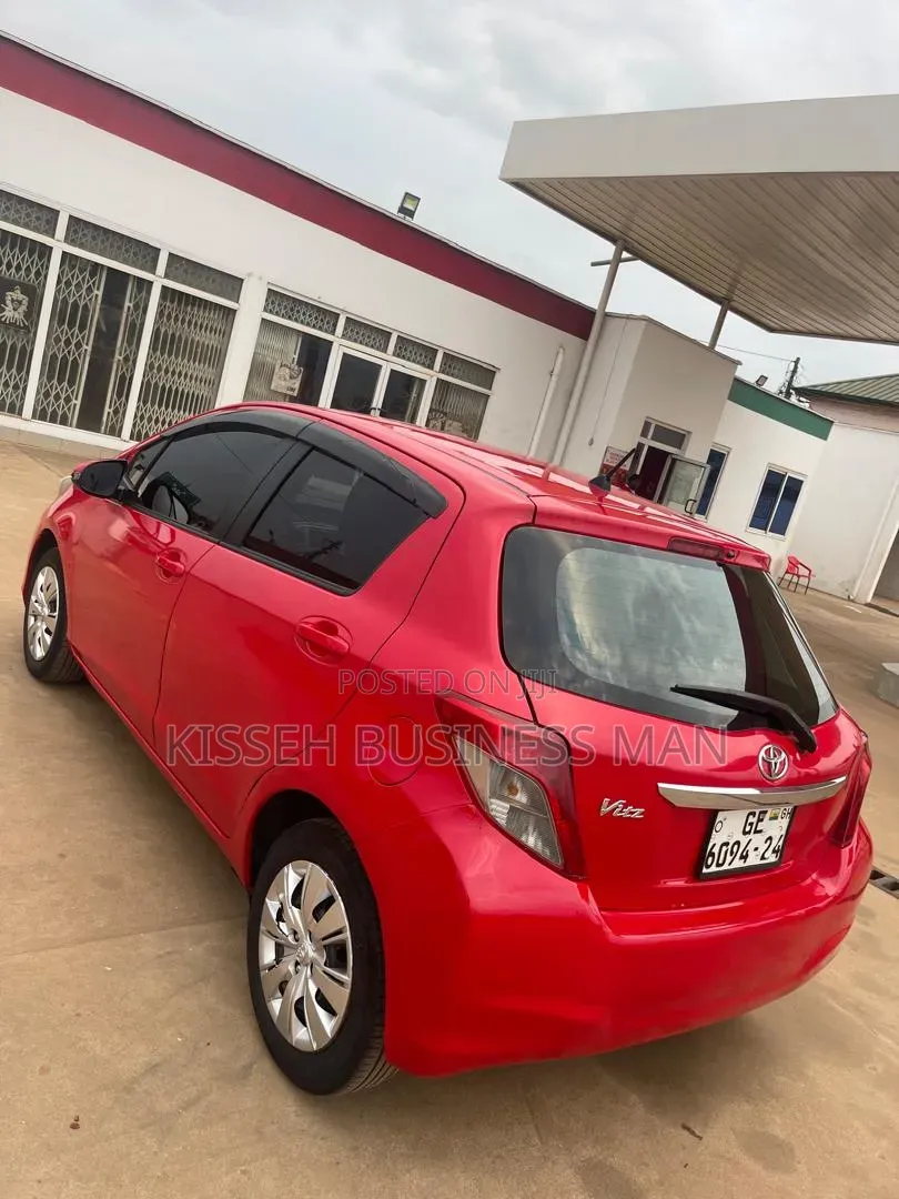 Toyota Vitz 2013 Red