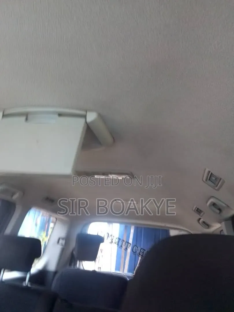 Toyota Voxy 2010 White