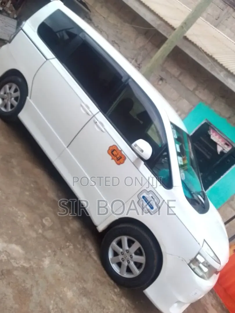 Toyota Voxy 2010 White