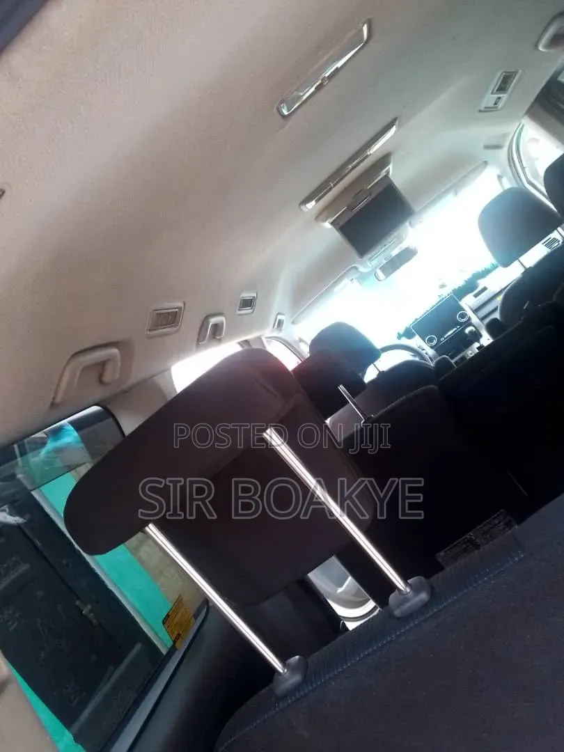 Toyota Voxy 2010 White